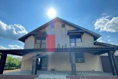 Casa la rosu in Peris - 9