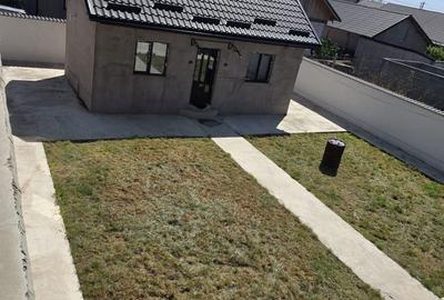Casă cu 2 camere cu Teren 300 Mp în Cazasu