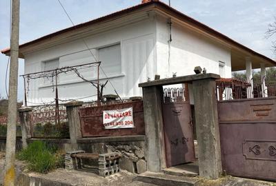 Casă cu 4 camere în Lugașu de Sus - 8