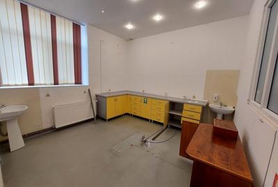 Apartament cu 3 camere decomandat, mobilat în Central