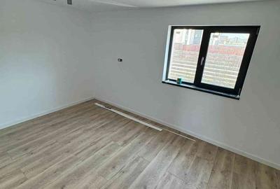 Casă cu 5 camere cu Teren 300 Mp în Central - 3