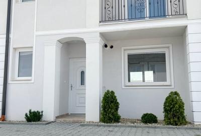 Casă cu 4 camere în Giroc