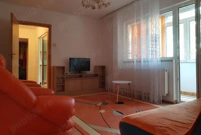 Inchiriere apart 3 camere semidecomandat, etaj 1, 2 bai, Grand Arena, 450 euro