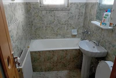 Apartament cu 3 camere decomandat în Mărăței