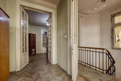 Apartament cu 4 camere decomandat în Parcul Carol