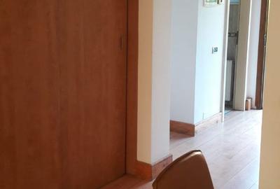 Casă cu 4 camere decomandat în Central
