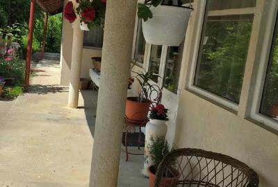 Casă cu 11 camere cu Teren 1800 Mp în Central - 2