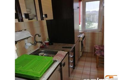 3 camere zona Dacia etaj 3 - 1