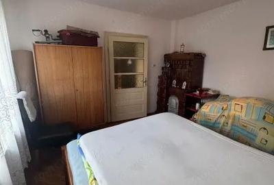 Casă cu Teren 4000 Mp în Central - 4