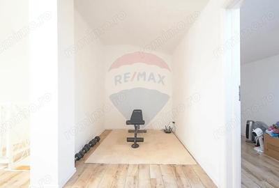 Apartament cu 5 camere decomandat, mobilat în Tractorul - 3