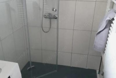 Garsonieră decomandată în Vest