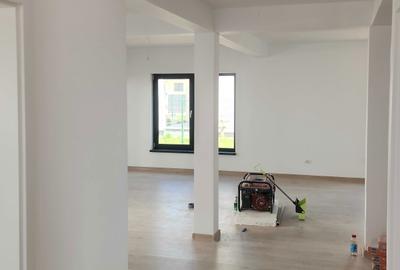 Casă cu 4 camere în Albota