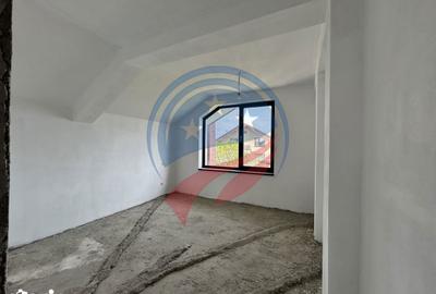 Casă cu 5 camere cu Teren 511 Mp în Malu Mare - 2