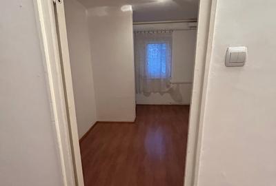 Apartament cu 3 camere decomandat în Petros - 1