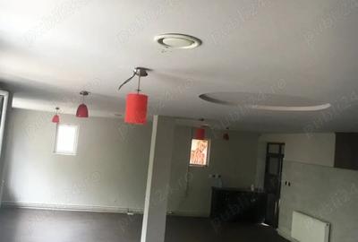 Spațiu comercial, de 100 mp, în Central - 4