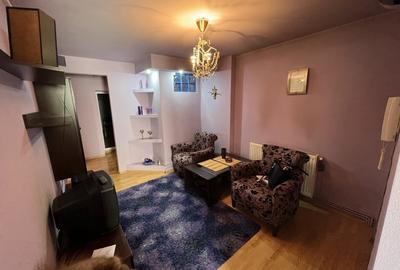 Apartament cu 3 camere semidecomandat, mobilat în Ultracentral
