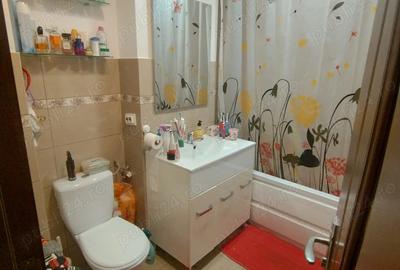 De vanzare apartament camere 3 - 7