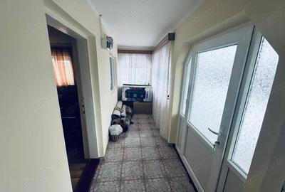 Casă cu 3 camere cu Canalizare în Central - 2