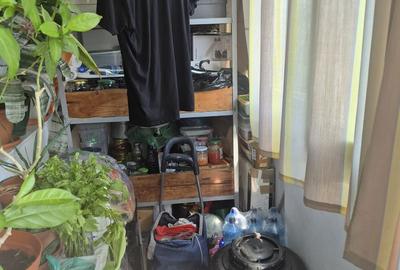 Apartament cu 3 camere semidecomandat în Grivița