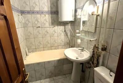 Apartament cu 3 camere semidecomandat în Central - 1
