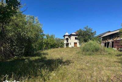 Casă cu 4 camere cu Teren 200 Mp în Petros - 2