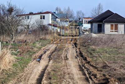 Teren de 400 mp, în Vărăști - 2