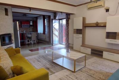 Apartament cu 3 camere semidecomandat, mobilat în Sud