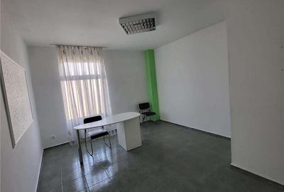 Spațiu comercial, de 150 mp, în Central - 6