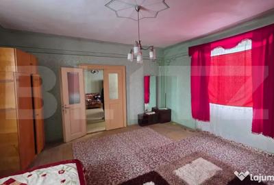 Casă cu 2 camere cu Teren 3200 Mp în Central - 3