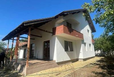 Casă cu 4 camere cu Teren 1900 Mp în Bujoreanca - 1