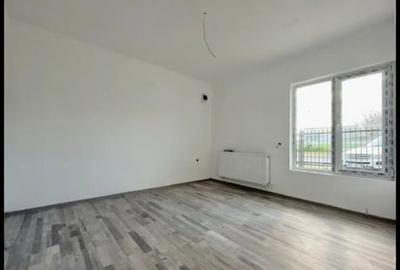 Casă cu 5 camere cu Teren 170 Mp în Lumina - 1