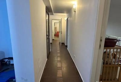 Apartament cu 5 camere decomandat în Panduri - 2