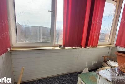 Apartament cu 3 camere decomandat în Est