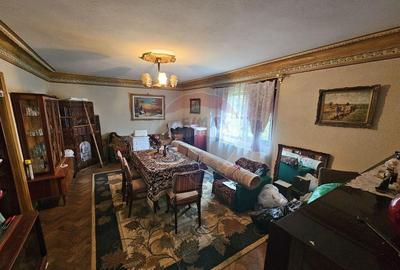 1/2 - Casa de vanzare + teren 472 mp - 9