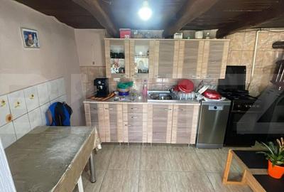 Casa cu 3 camere, 90 mp, 2 anexe gospodaresti si teren de 30 - 14