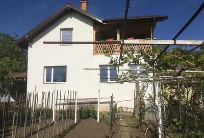 Casă cu Teren 1087 Mp în Poienari - 9