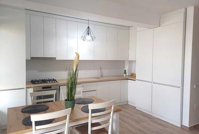 Apartament cu 2 camere semidecomandat în Tractorul