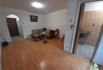 Bd Basarabiei -Parcul National- Vanzare  Garsoniera in bloc  Anvelopat-Libera - 4