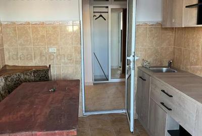 Husi. Centru. 3 camere. Etaj 3 din 4 - 11