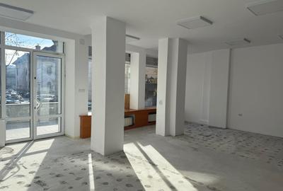 Spațiu comercial, de 140 mp, în Central - 3