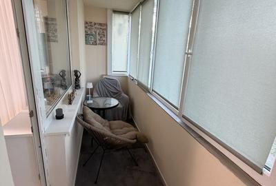 Apartament cu 3 camere decomandat în Rovine