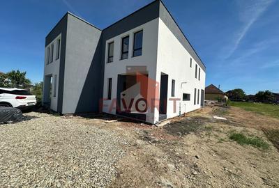 Duplex cu 4 camere cu Canalizare în Săcălaz - 1