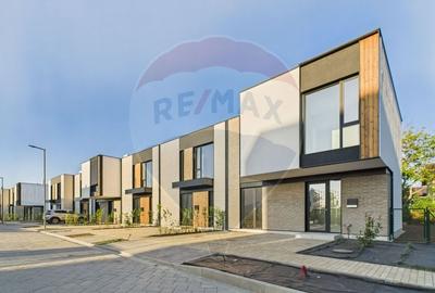 Vila luminoasa si moderna de vanzare in Amber Forest Tunari - 14