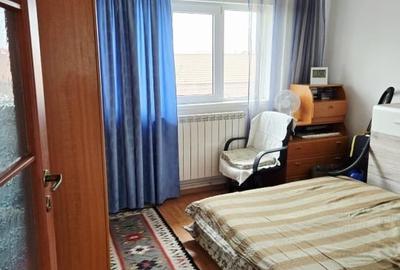 Vând apartament 2 camere Poarta 6 - 4