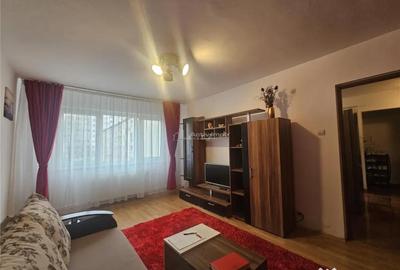 Apartament cu 3 camere nedecomandat, mobilat în Micro III