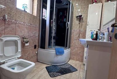 Casă cu 5 camere cu Teren 250 Mp în Central - 8