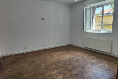 Apartament in casa Central --Decomandat -Liber - 3