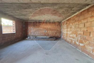 Casă cu 6 camere cu Teren 350 Mp în Central - 9