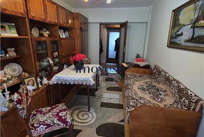 Apartament cu 4 camere decomandat în Micro 16 - 1
