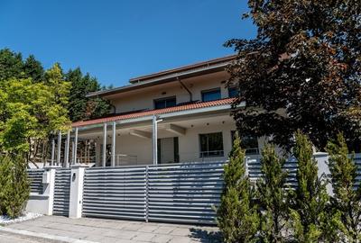 Casă individuală cu 7 camere cu Canalizare în Central - 11
